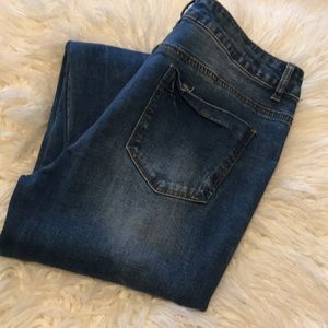Fashion nova Medium Rise distress Jeans.